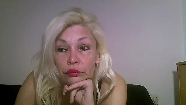 EvaaMina online show from April 13, 2026, 6:34 pm