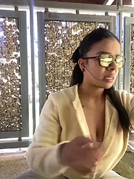 trianawhite online show from April 1, 2026, 4:37 pm