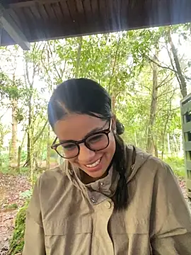 Snapshot of trianawhite chatting on February 3, 2026, 3:50 pm trianawhite online show from February 3, 2026, 3:50 pm