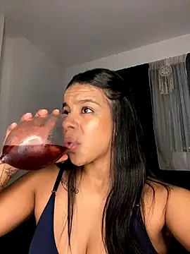 trianawhite online show from November 19, 2025, 11:49 pm