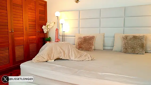 lissetlong69 online show from March 27, 2026, 1:36 am