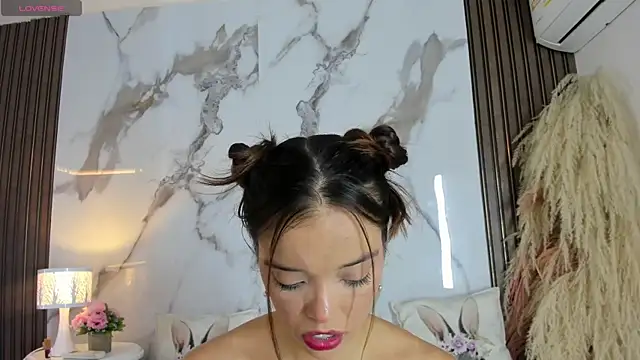 hannahill69 online show from March 13, 2026, 4:50 am