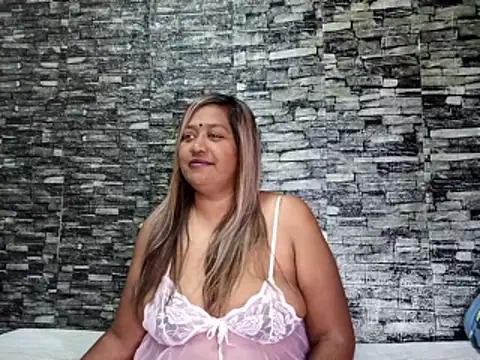 Mammabear 4u online show from June 4, 2026, 6:56 pm