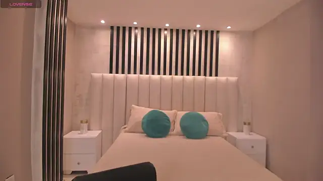 Snapshot of AnaDurant chatting on October 21, 2025, 8:19 pm AnaDurant online show from October 21, 2025, 8:19 pm