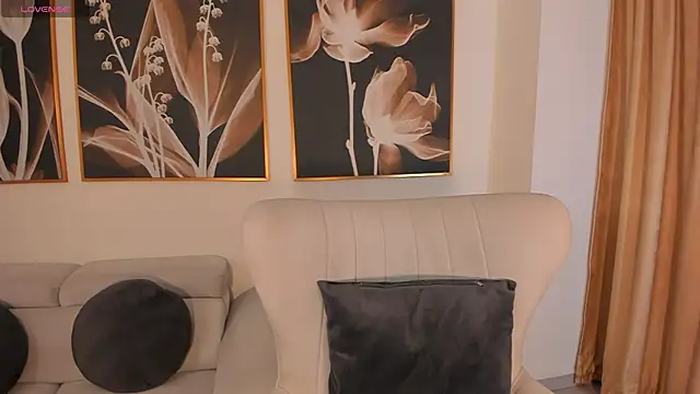 Snapshot of AnaDurant chatting on October 7, 2025, 12:28 pm AnaDurant online show from October 7, 2025, 12:28 pm