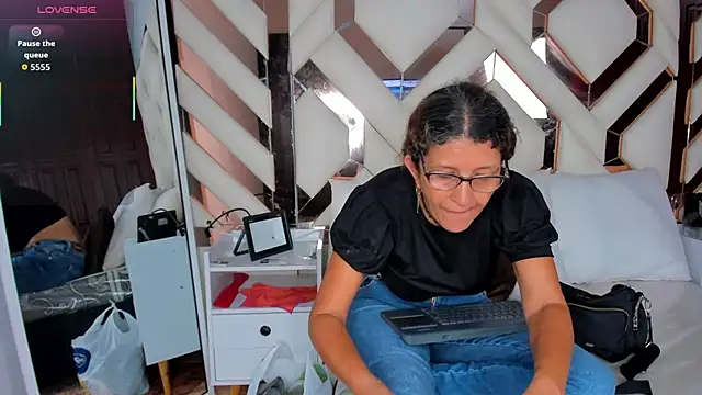 Snapshot of Keyla_Milf chatting on December 19, 2025, 3:10 am Keyla Milf online show from December 19, 2025, 3:10 am