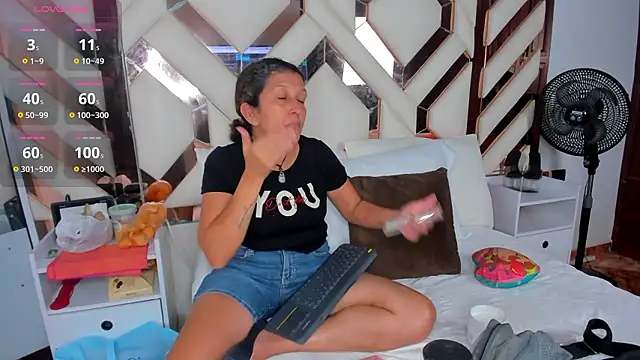 Snapshot of Keyla_Milf chatting on January 7, 2026, 2:49 am Keyla Milf online show from January 7, 2026, 2:49 am