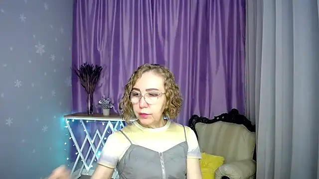 Snapshot of queen_a_n_i chatting on July 12, 2026, 8:26 am queen a n i online show from July 12, 2026, 8:26 am