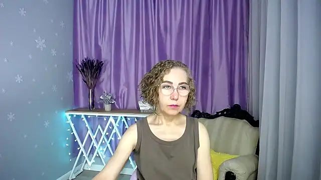 Snapshot of queen_a_n_i chatting on July 3, 2026, 7:26 am queen a n i online show from July 3, 2026, 7:26 am