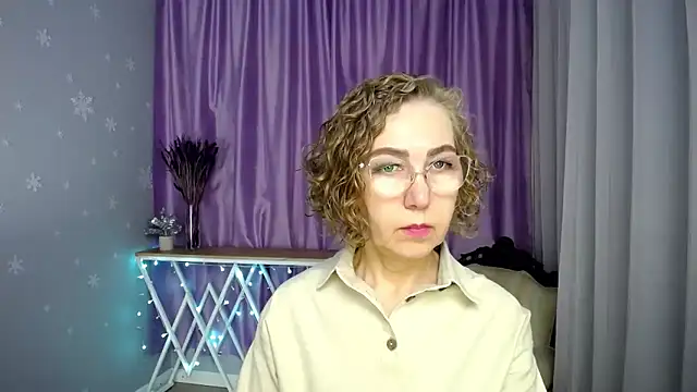 Snapshot of queen_a_n_i chatting on June 4, 2026, 10:20 am queen a n i online show from June 4, 2026, 10:20 am
