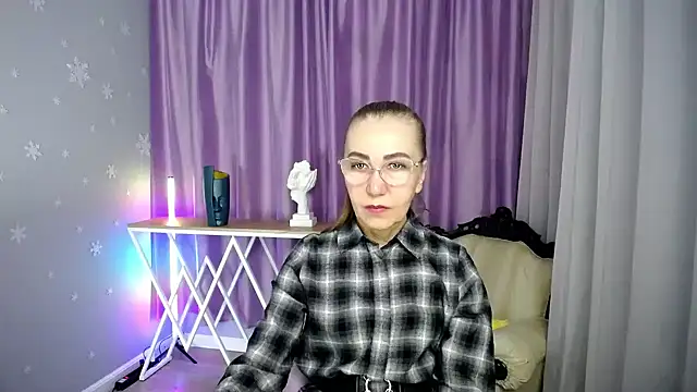 queen a n i online show from September 27, 2025, 11:27 am