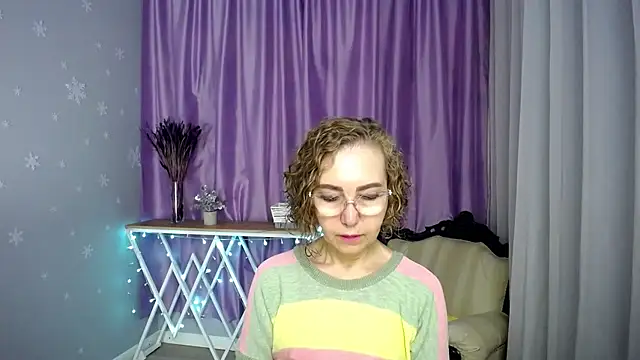 Snapshot of queen_a_n_i chatting on July 4, 2026, 7:04 am queen a n i online show from July 4, 2026, 7:04 am