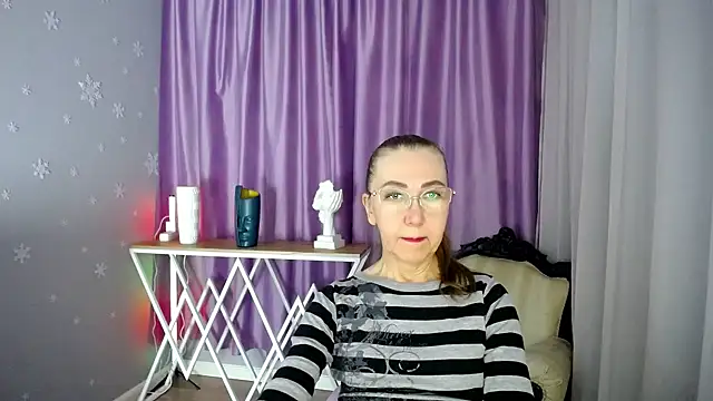 queen a n i online show from February 23, 2025, 5:45 am