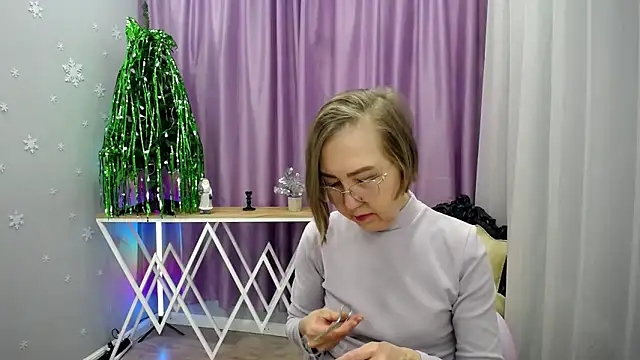 queen a n i online show from November 30, 2025, 11:55 am