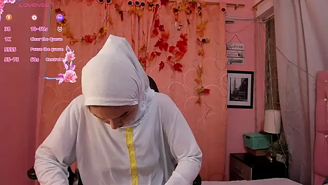 Snapshot of DarshaKhemu chatting on December 17, 2025, 8:58 pm DarshaKhemu online show from December 17, 2025, 8:58 pm