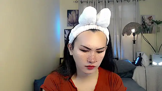 Snapshot of beatrice_21 chatting on November 3, 2025, 1:00 am beatrice 21 online show from November 3, 2025, 1:00 am