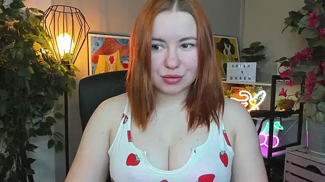 Snapshot of LAYLAxSTAR chatting on February 3, 2026, 7:24 am LAYLAxSTAR online show from February 3, 2026, 7:24 am