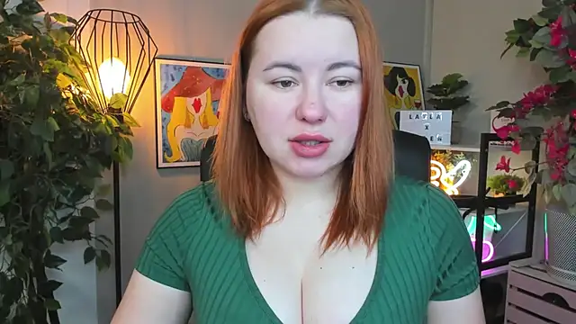 Snapshot of LAYLAxSTAR chatting on February 4, 2026, 7:58 am LAYLAxSTAR online show from February 4, 2026, 7:58 am