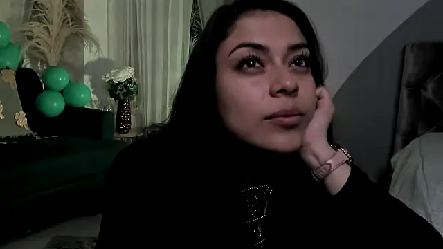 Nicolle W online show from March 18, 2025, 12:06 pm