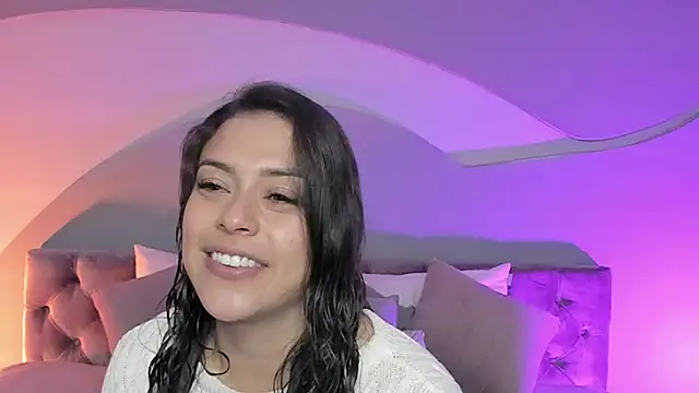 Nicolle W online show from March 21, 2025, 12:06 pm