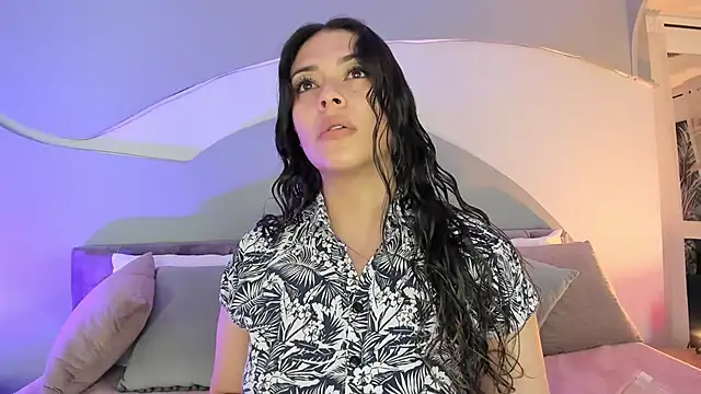 Nicolle W online show from September 21, 2025, 2:39 am