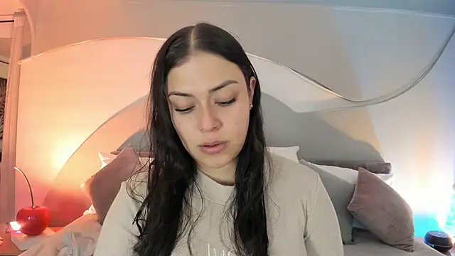 Nicolle W online show from February 3, 2026, 11:59 am