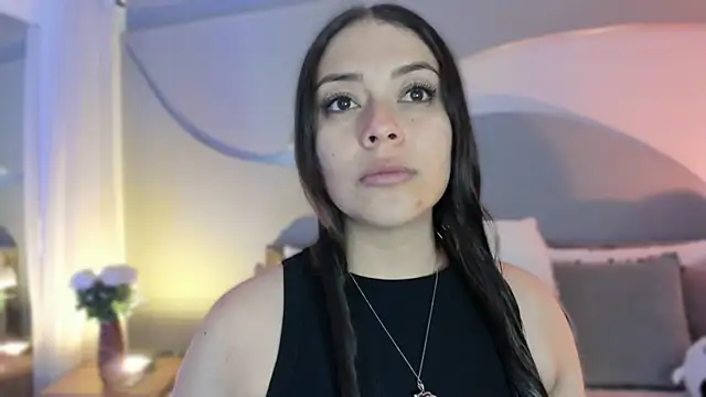 Nicolle W online show from October 15, 2025, 11:51 am