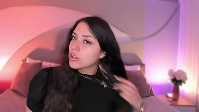 Nicolle W online show from January 8, 2026, 11:49 am