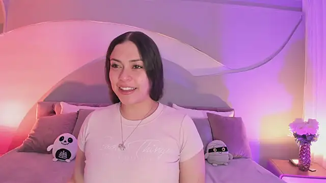 Nicolle W online show from October 30, 2025, 11:52 am