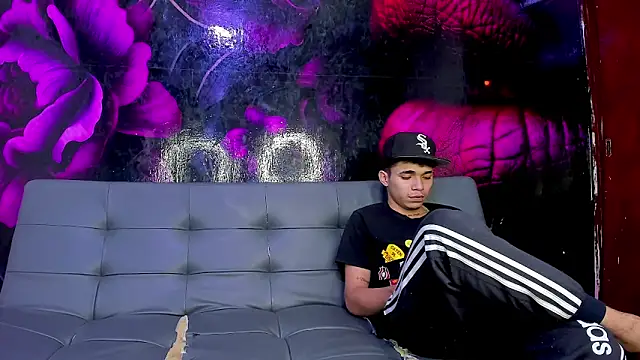 Snapshot of SecretsParty chatting on September 16, 2025, 2:34 am SecretsParty online show from September 16, 2025, 2:34 am