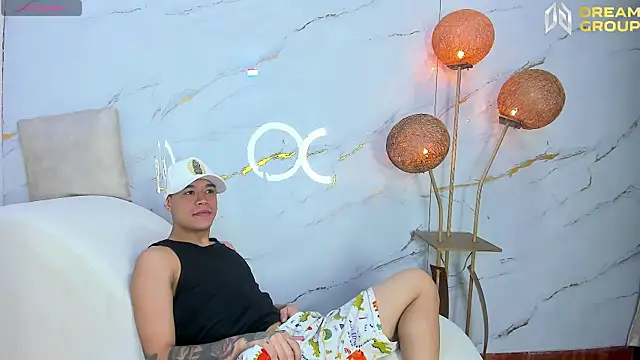 Snapshot of SecretsParty chatting on November 9, 2025, 7:07 pm SecretsParty online show from November 9, 2025, 7:07 pm