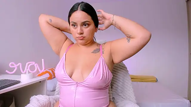 susy angel online show from February 2, 2026, 9:25 pm