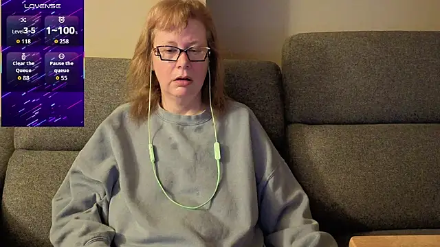 TittyLandQuebec online show from April 14, 2026, 9:42 pm