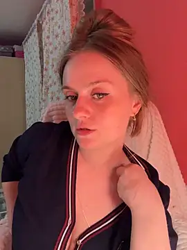 SophiaSweet  online show from March 28, 2026, 4:19 pm