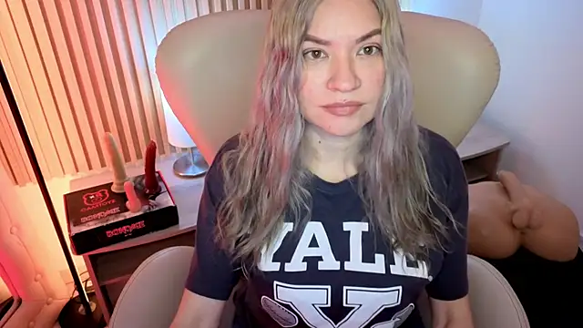 MarianL0ve online show from October 7, 2025, 2:40 pm