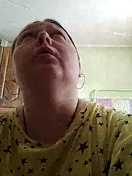 Snapshot of Rini333 chatting on October 3, 2025, 10:06 am Rini333 online show from October 3, 2025, 10:06 am