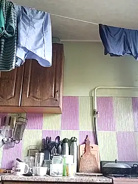 Snapshot of Rini333 chatting on October 19, 2025, 8:06 am Rini333 online show from October 19, 2025, 8:06 am