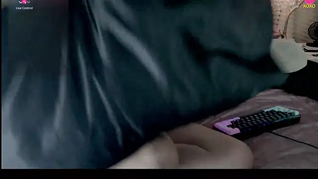 Sweetiegirl00 online show from April 17, 2026, 6:55 pm