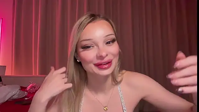 HannaXLove online show from November 17, 2025, 4:22 pm