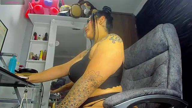 Snapshot of Pocahontas_d chatting on June 5, 2026, 5:34 am Pocahontas d online show from June 5, 2026, 5:34 am