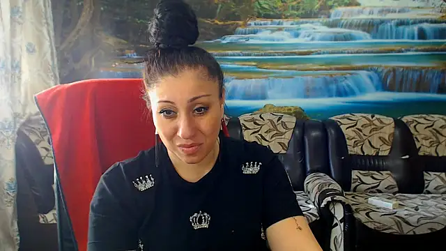 Snapshot of MoistMady chatting on April 15, 2026, 12:10 pm MoistMady online show from April 15, 2026, 12:10 pm