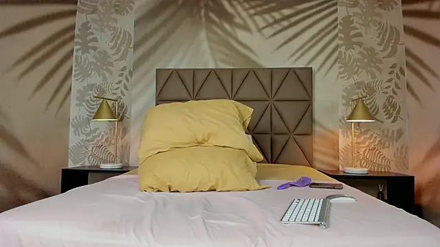 Scarleett 22 online show from February 20, 2026, 8:00 pm