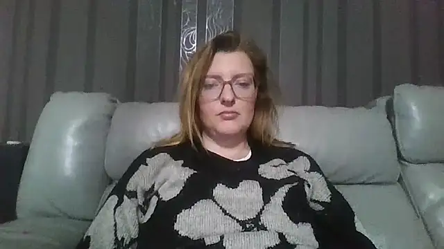LiquidLeonie online show from May 9, 2026, 3:21 am
