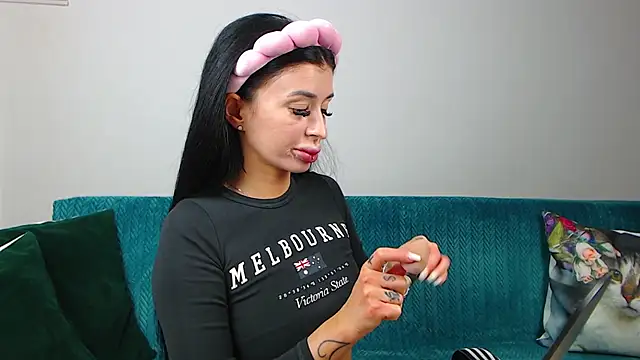 Snapshot of SaraDaisy chatting on February 7, 2026, 5:54 pm SaraDaisy online show from February 7, 2026, 5:54 pm