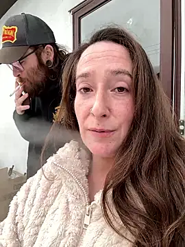 Mini And The Bear online show from February 15, 2026, 9:58 pm