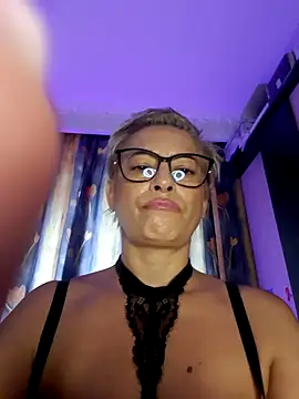 Snapshot of BellaBellaHot chatting on September 13, 2025, 8:25 am BellaBellaHot online show from September 13, 2025, 8:25 am