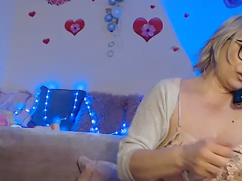 Snapshot of BellaBellaHot chatting on March 15, 2025, 11:08 am BellaBellaHot online show from March 15, 2025, 11:08 am