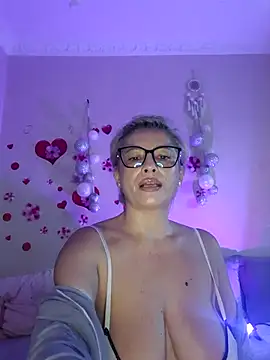 Snapshot of BellaBellaHot chatting on December 4, 2025, 11:09 am BellaBellaHot online show from December 4, 2025, 11:09 am