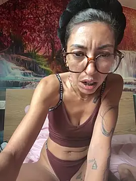 Snapshot of amanilouve chatting on March 10, 2026, 10:52 am amanilouve online show from March 10, 2026, 10:52 am