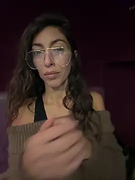 amanilouve online show from October 28, 2025, 3:11 pm